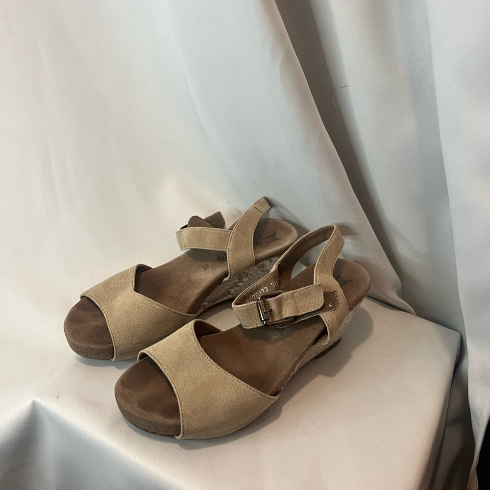 Mephisto Tan Suede Wedge Sandals Snake Embossed Heel Women’s 38 - Picture 4 of 9